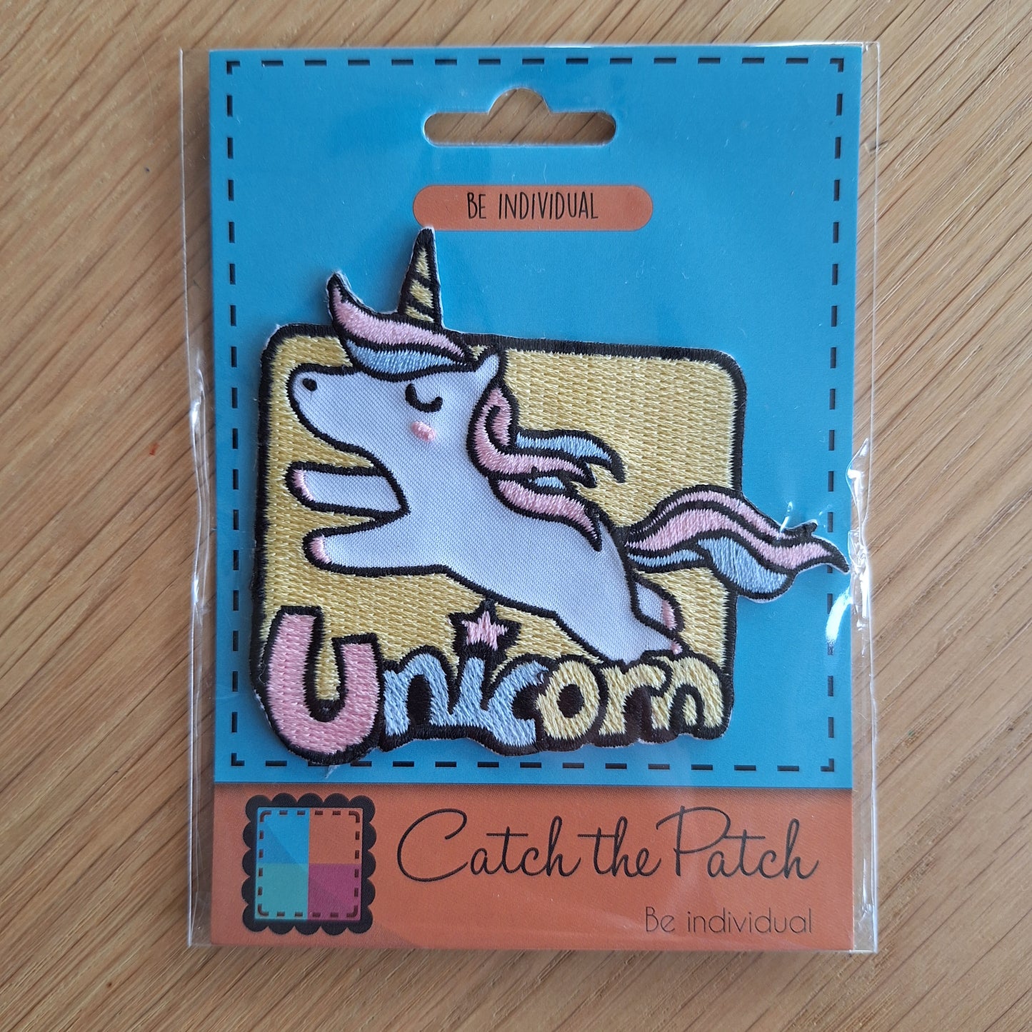 Unicorn met letters embleem - strijk patch