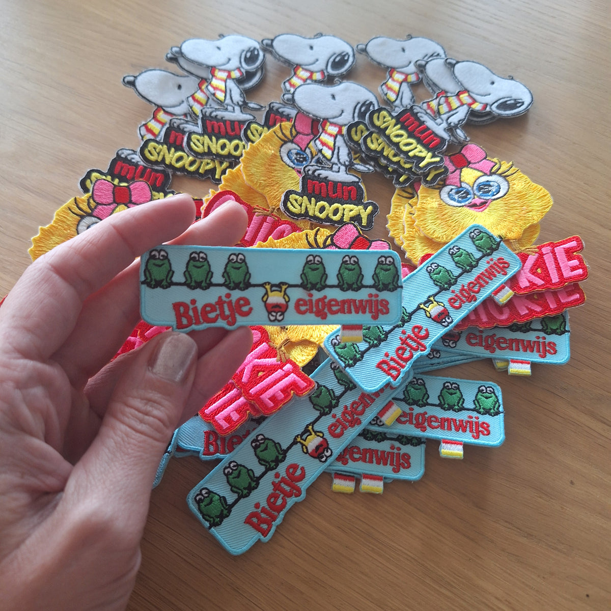 Oeteldonk embleem Bietje eigenwijs