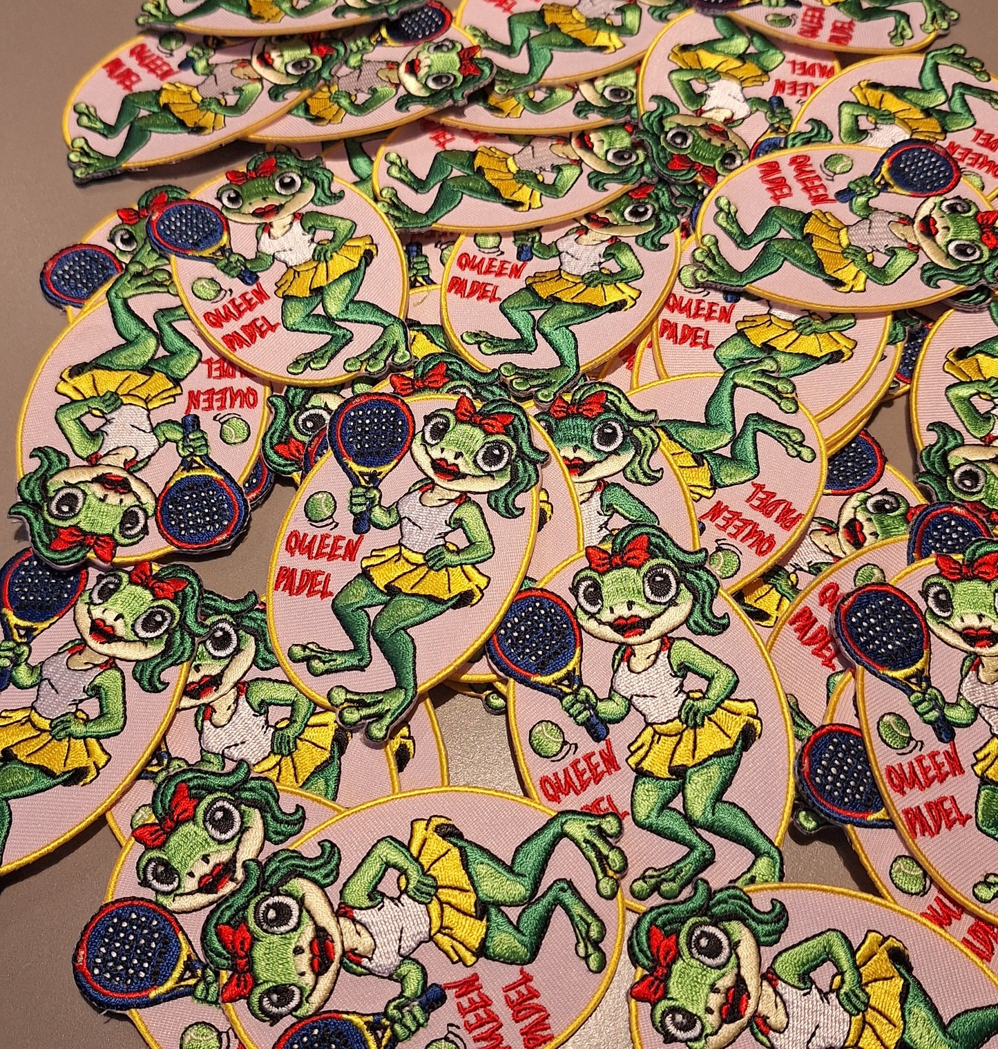 Queen padel embleem