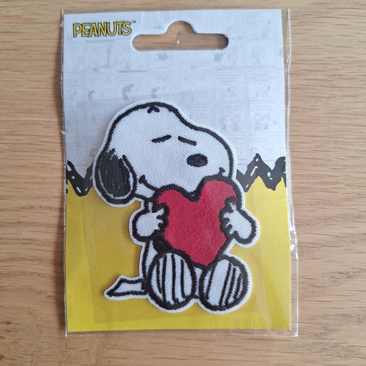 Snoopy met hartje embleem