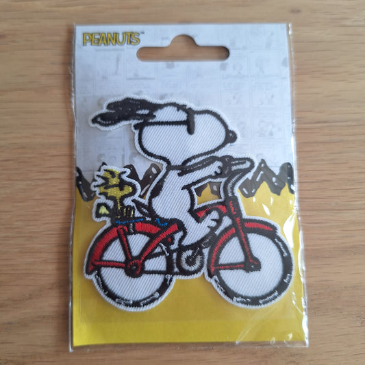 Snoopy op de fiets embleem