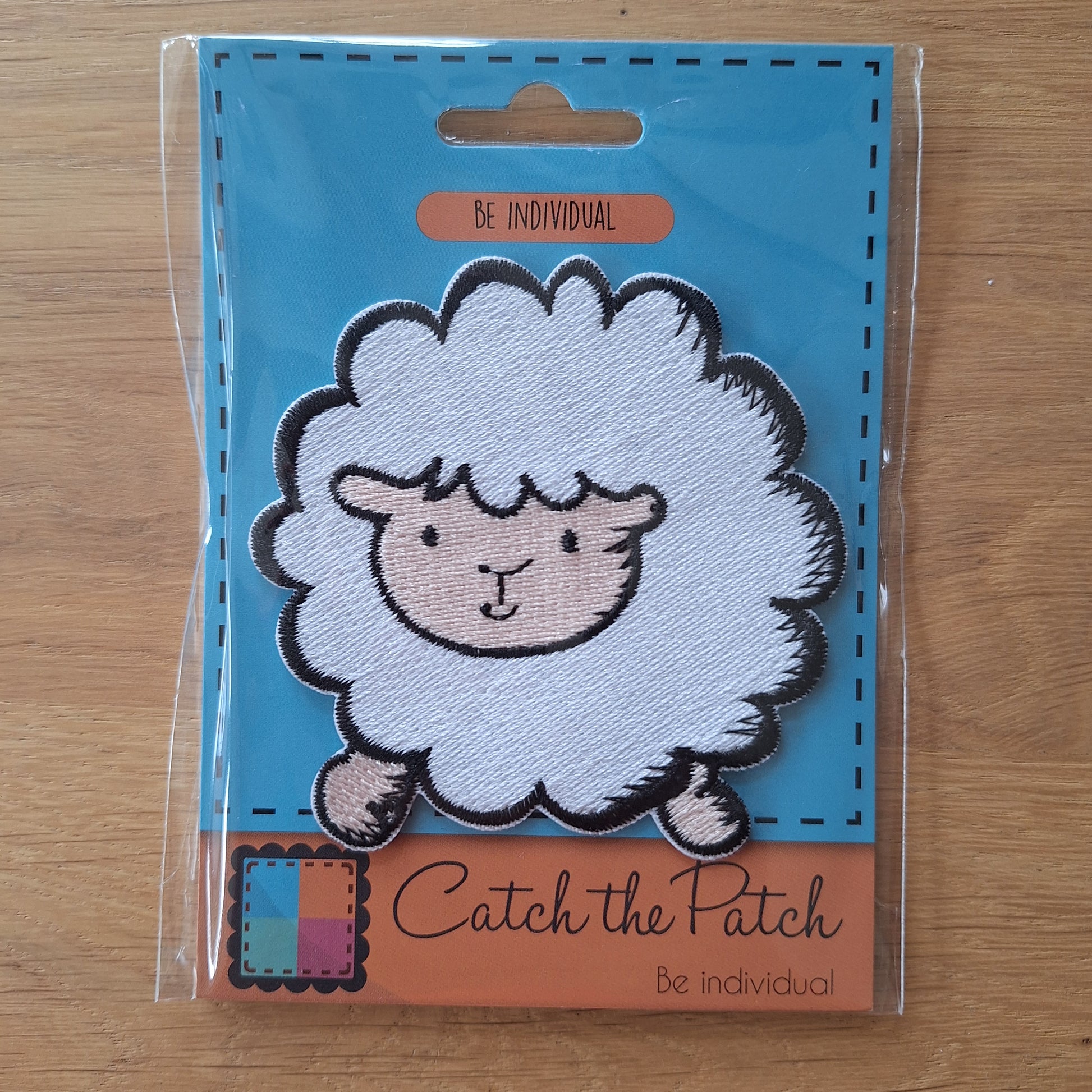 Wit schaap strijkembleem