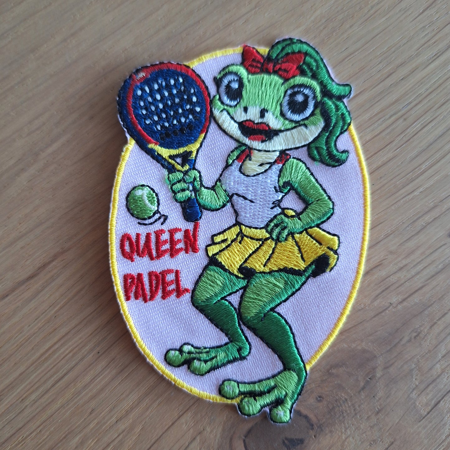 Queen padel embleem