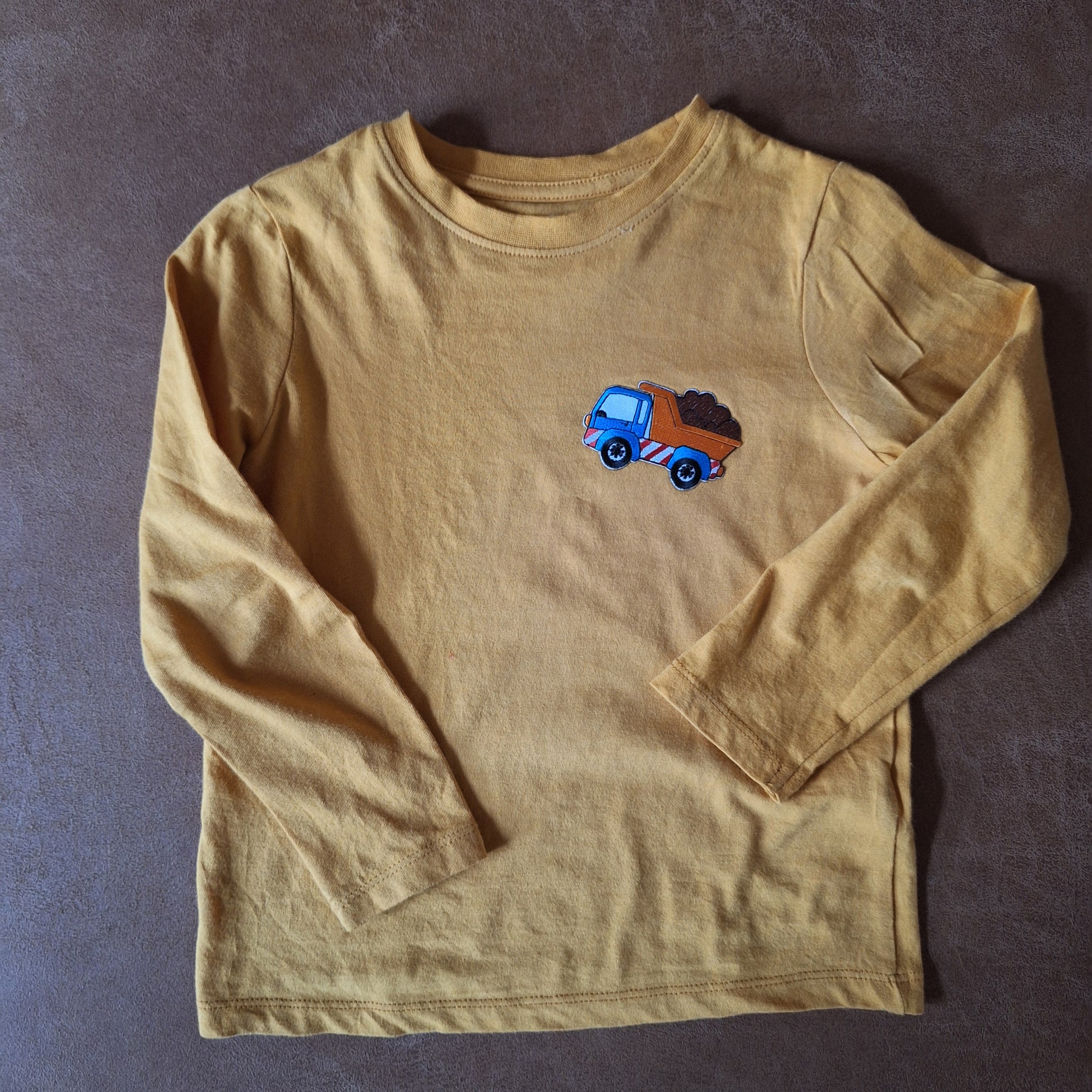 Shirt met kiepwagen embleem